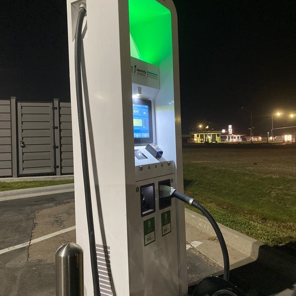 新能源充電樁加盟商提高市場(chǎng)份額的營(yíng)銷策略與技巧